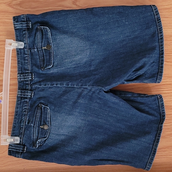 Liz Claiborne Knee Length Shorts - Picture 2 of 4